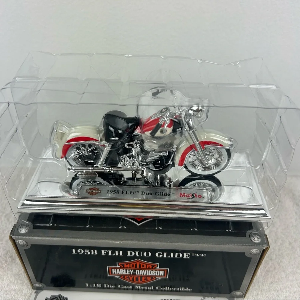 NIB - Maisto (Avon) Harley-Davidson 1958 FLH Duo Glide 1:18 Die Cast Collectible